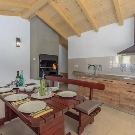 Apartamento In Pjescana Uvala Mit Grosser Terrasse