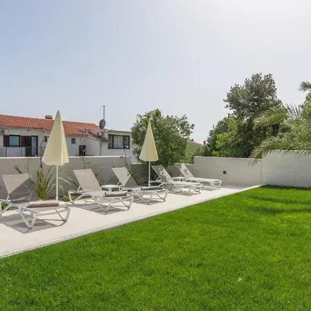 In Pjescana Uvala Mit Grosser Terrasse Apartamento *