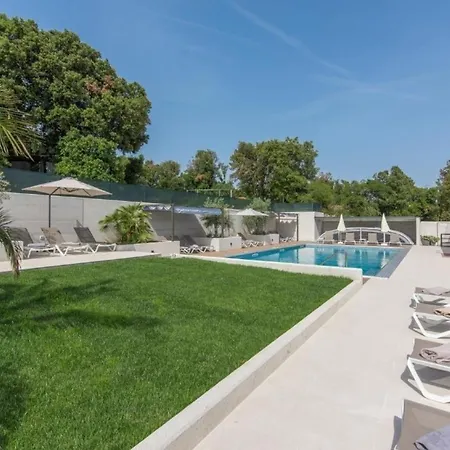 Apartamento In Pjescana Uvala Mit Grosser Terrasse