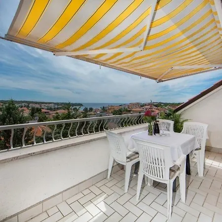 Apartamento In Pjescana Uvala Mit Grosser Terrasse Pula