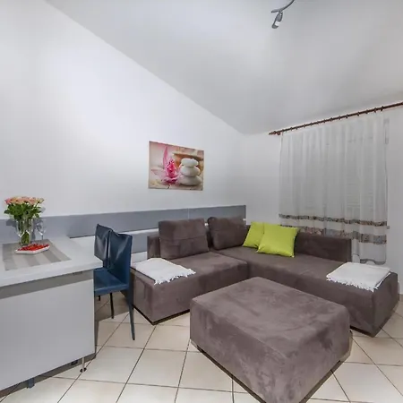 In Pjescana Uvala Mit Grosser Terrasse Apartment *